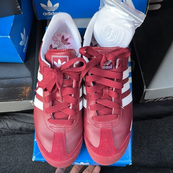 Sneaker - Picture 2 of 5